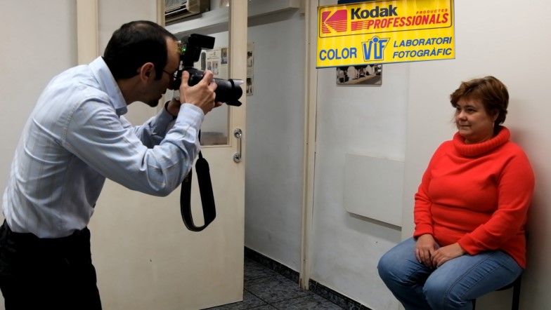 Color VIF laboratorio fotográfico profesional Barcelona, foto digital y analógica barato, fotos DNI, revelado químico ONLINE, ampliaciones urgentes