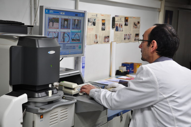 Color VIF laboratorio fotográfico profesional Barcelona, foto digital y analógica barato, fotos DNI, impresión digital