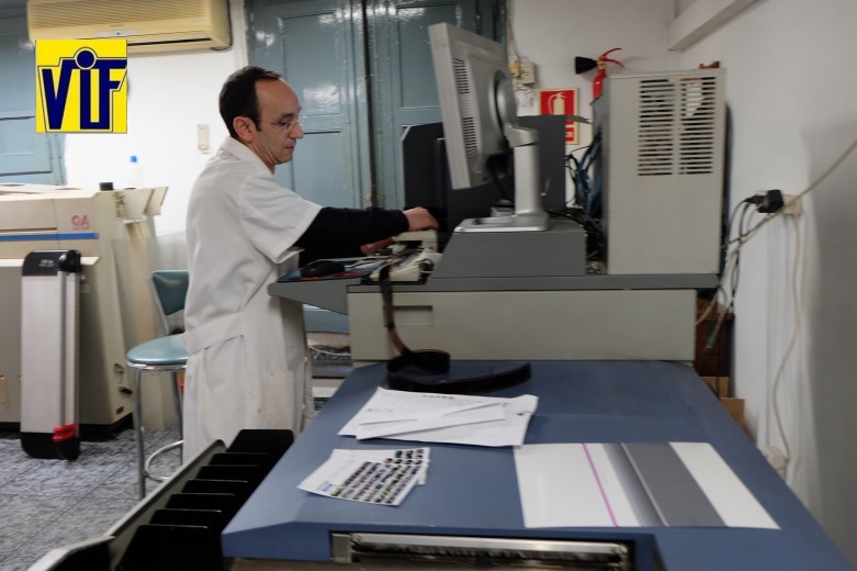 Color VIF laboratorio fotográfico profesional Barcelona, foto digital y analógica barato, fotos DNI, revelado negativos y escanear