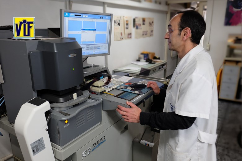 Color VIF laboratorio fotográfico profesional Barcelona, foto digital y analógica barato, fotos DNI, revelar negativos y escanear