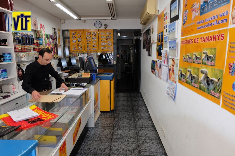 Colorvif laboratorio fotográfico profesional Barcelona, foto digital y analógica barato, fotos DNI, revelado negativos y escanear