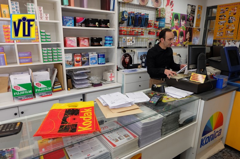 Colorvif laboratorio fotográfico profesional Barcelona, imprimir fotos, foto digital y analógica barato, fotos DNI