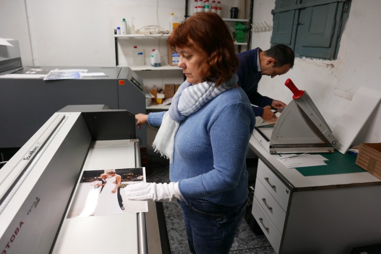 En Colorvif imprimir fotos digitales y analógicas baratas en Barcelona, escaneado de negativos, trabajos profesionales