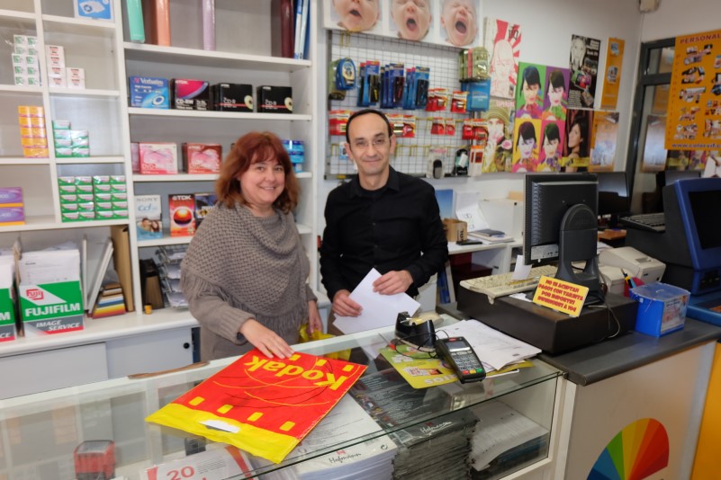 En Colorvif imprimir fotos digitales y analógicas baratas en Barcelona, escaneado de negativos, revelado de carretes.